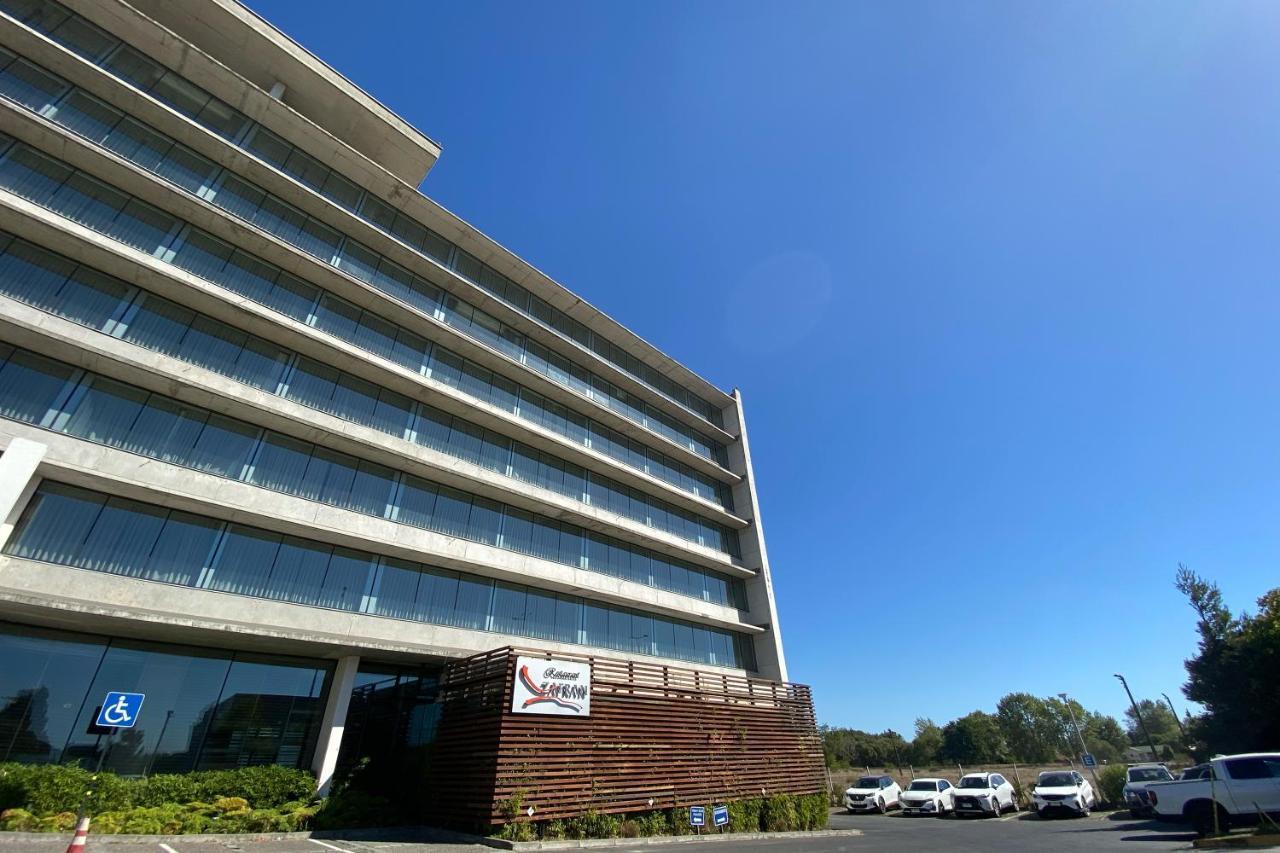 Hotel Wyndham Concepcion Pettra Exterior foto The headquarters of the National University of Quilmes, in Bernal, Buenos Aires Province.