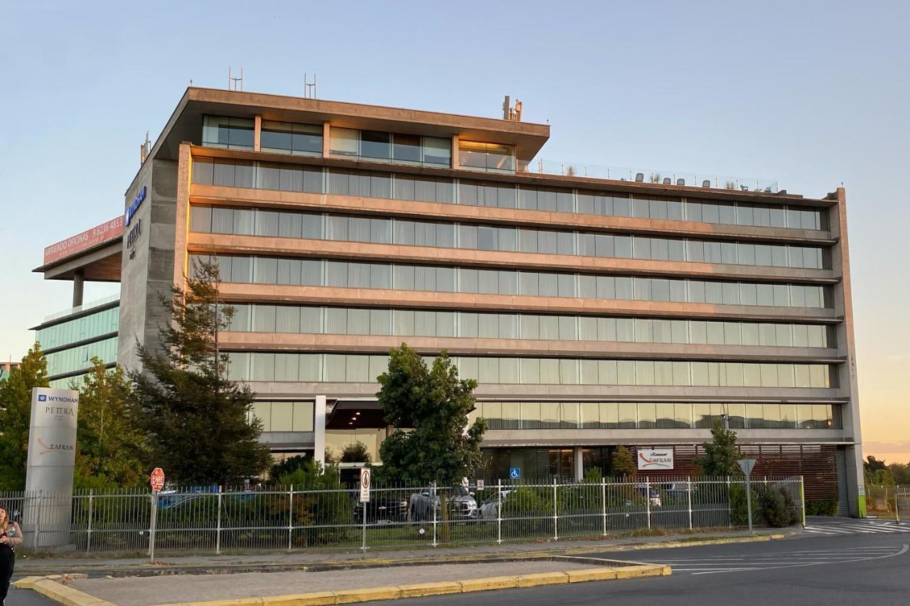Hotel Wyndham Concepcion Pettra Exterior foto The terminal