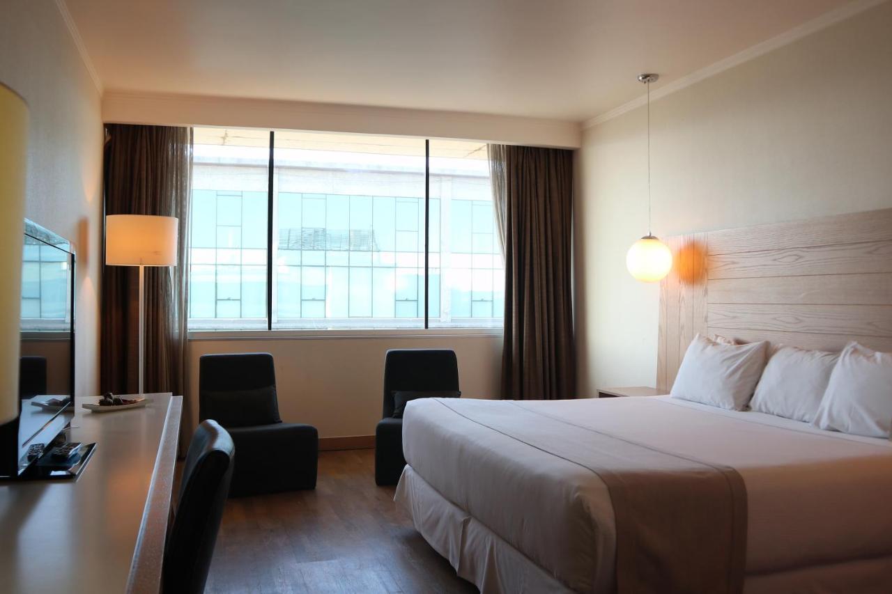 Hotel Wyndham Concepcion Pettra Exterior foto A room at the hotel